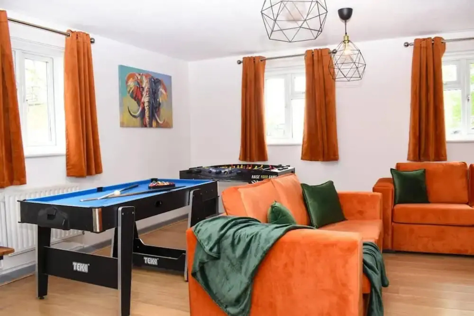 Amazing 4BR Near Hospital, Free Parking, Sleeps 10