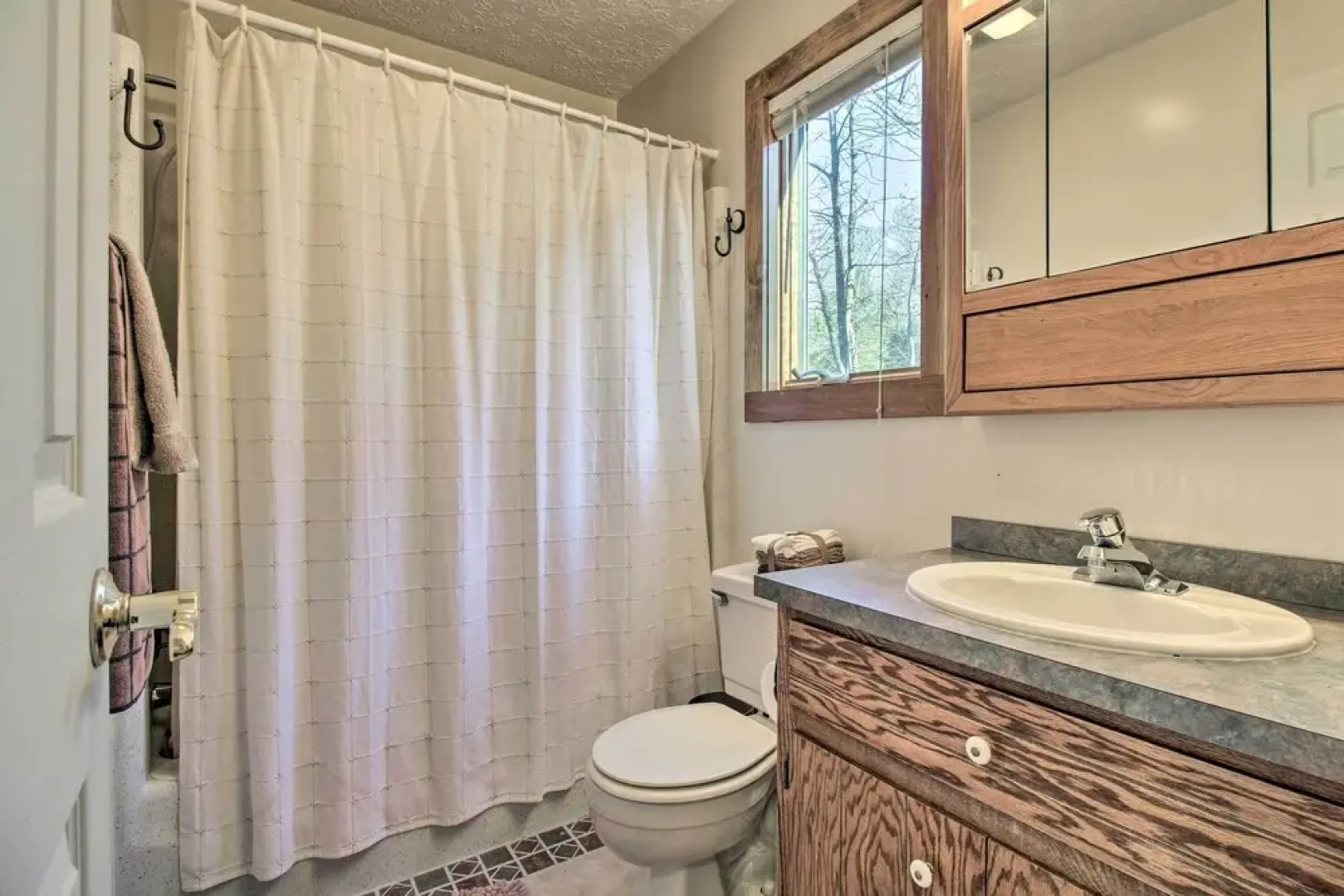 Wintergreen Resort Retreat w/ Hot Tub!