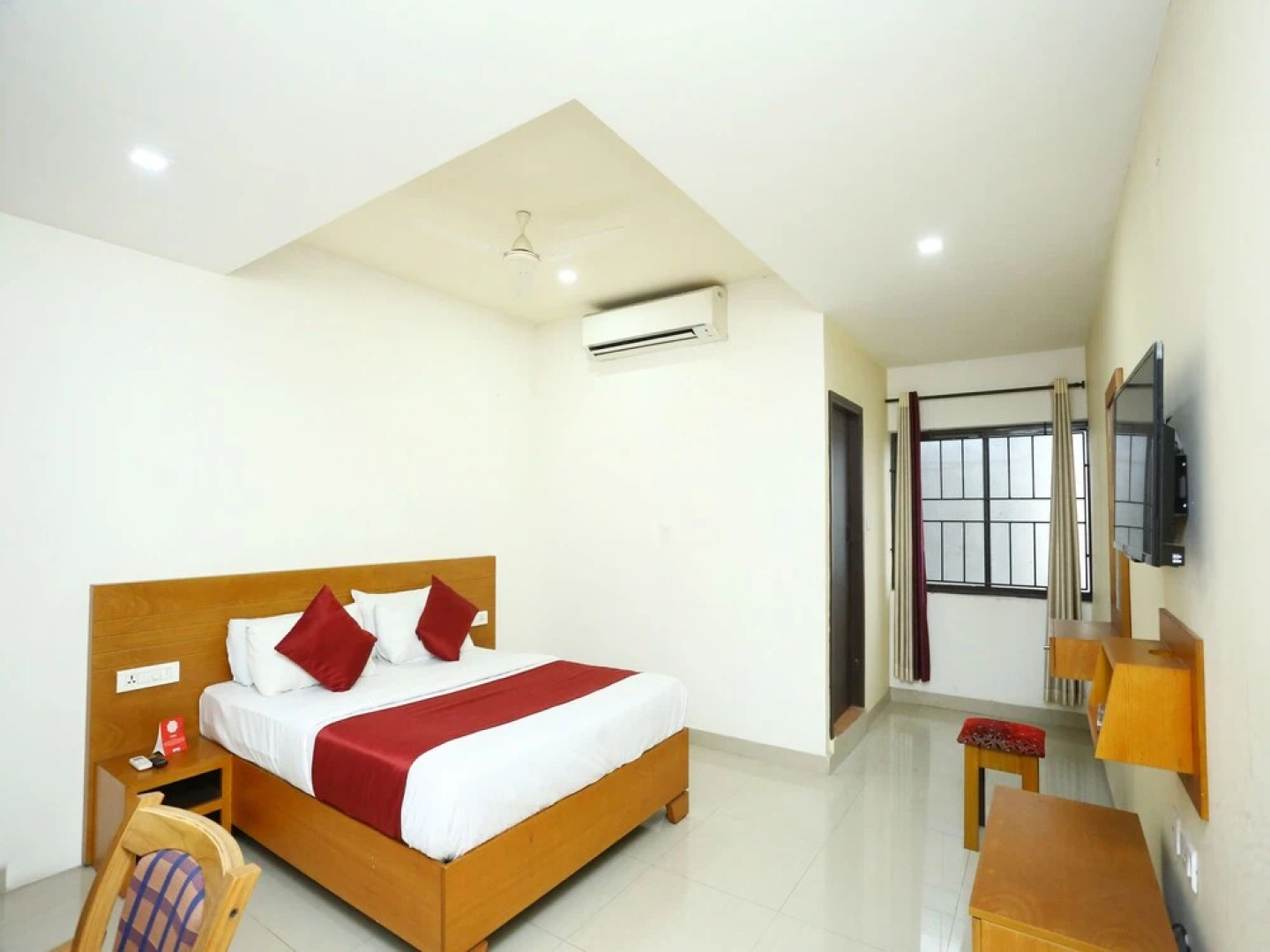 OYO 15560 Assent Inn