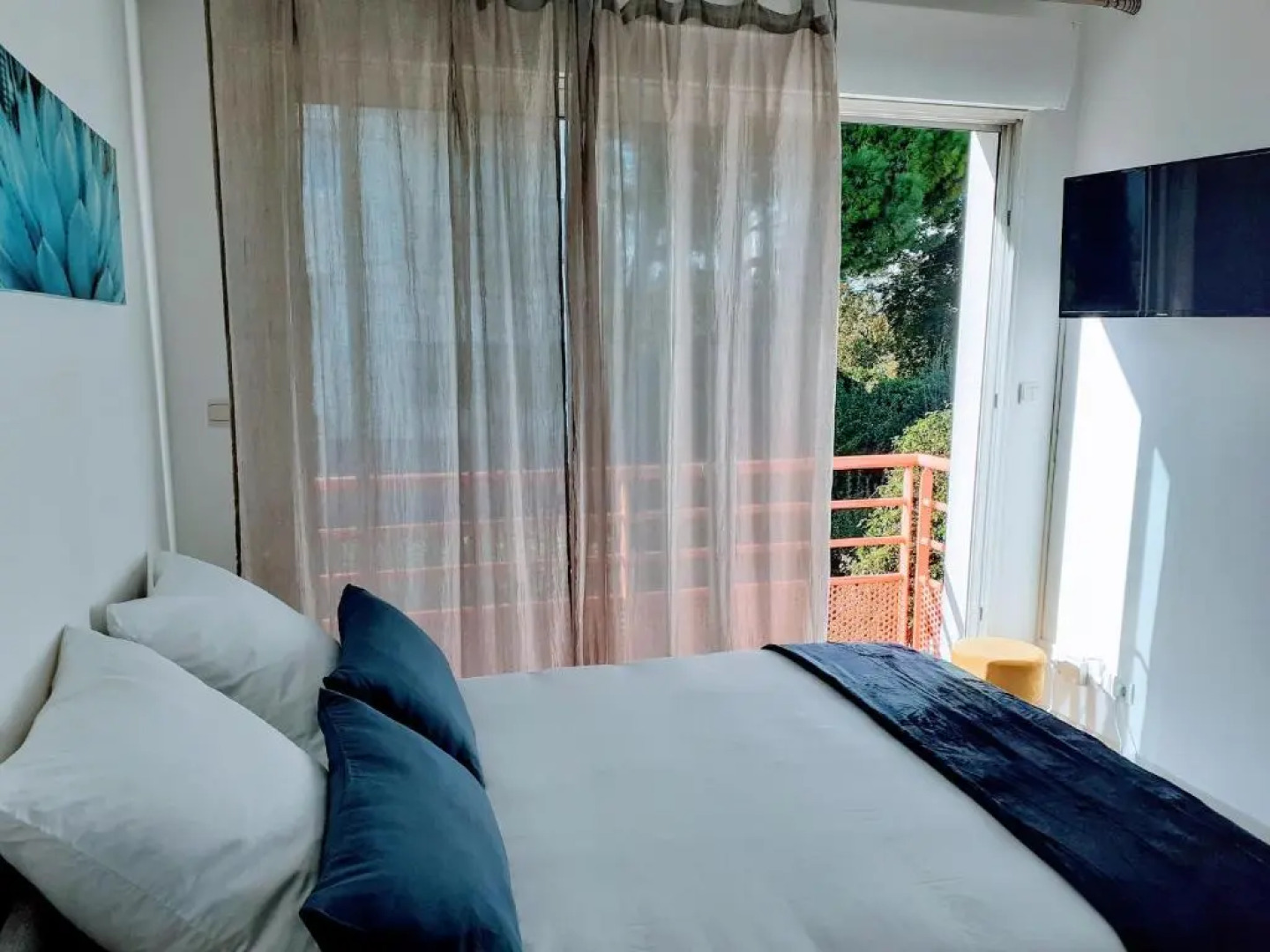 Studio 2 étoiles, wifi, proche commerces, A9, transports, plages