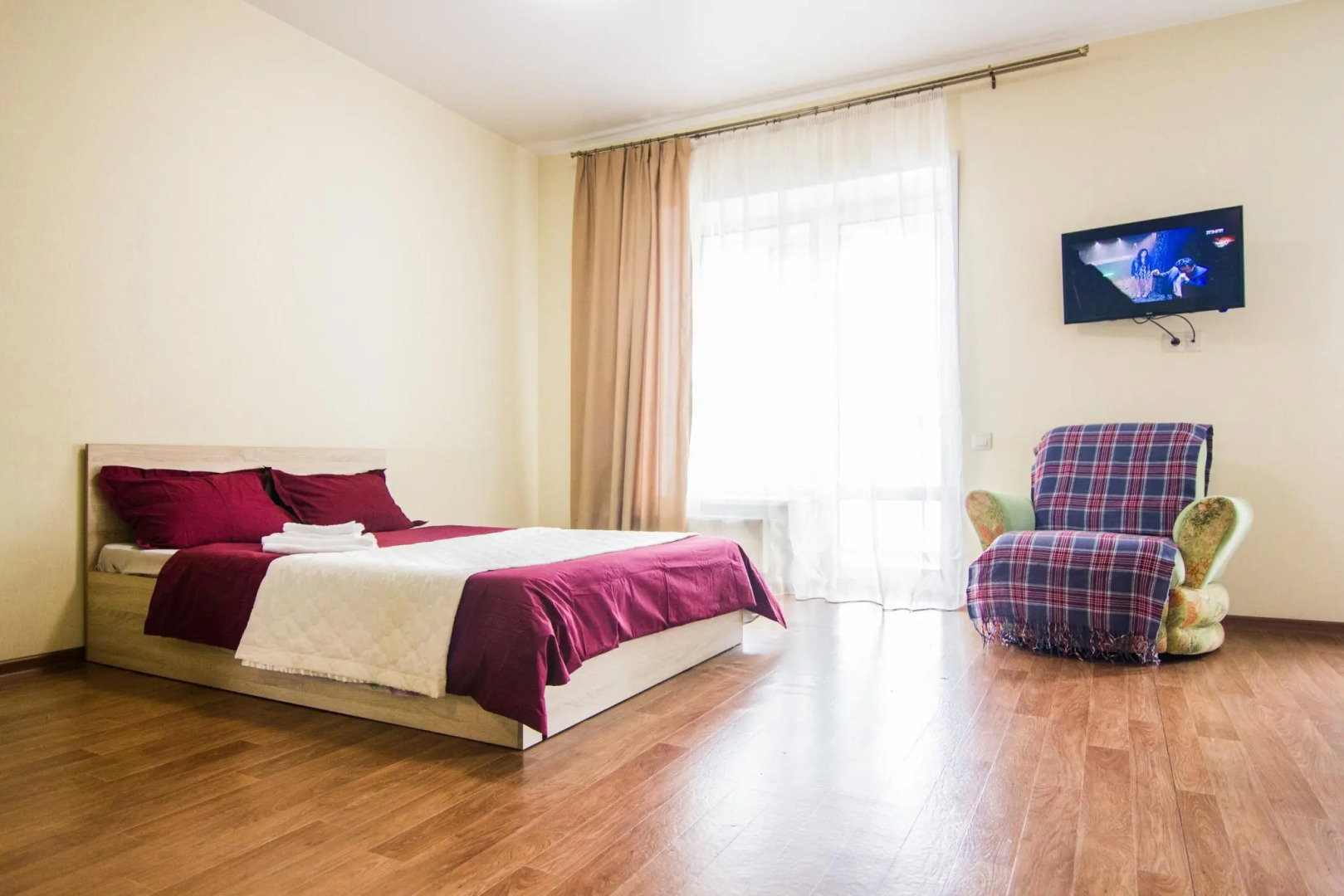 ЖивиТУТ на проспекте Комсомольский 80Е