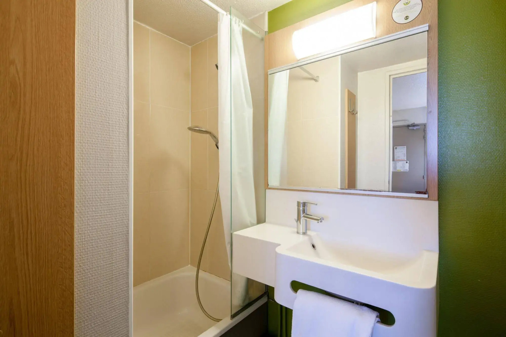 B&B HOTEL Calais Coquelles Tunnel sous la Manche