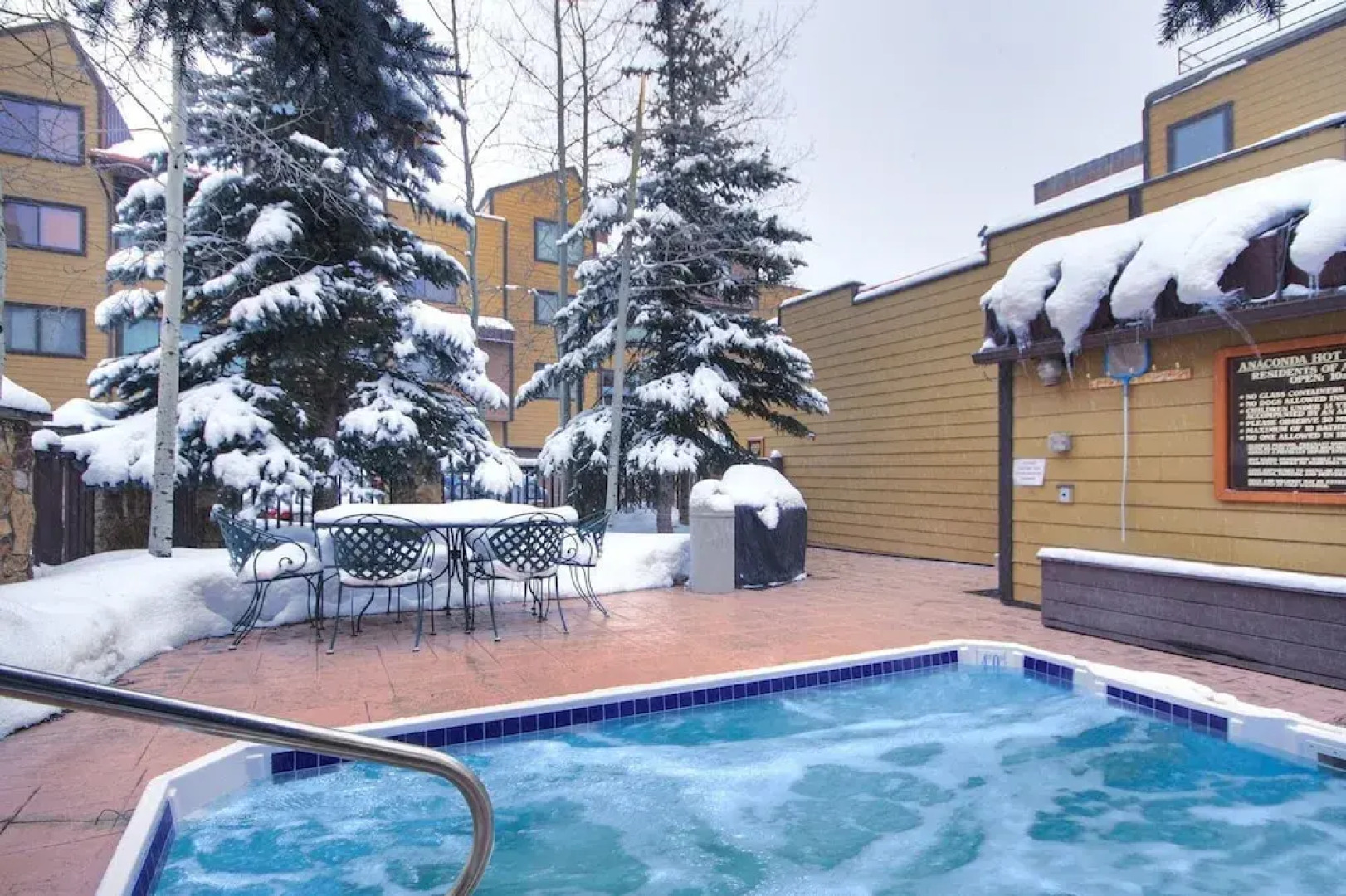 Nice Update Condo - Great Access to Superbee Lift in East Village - AN302 by RedAwning