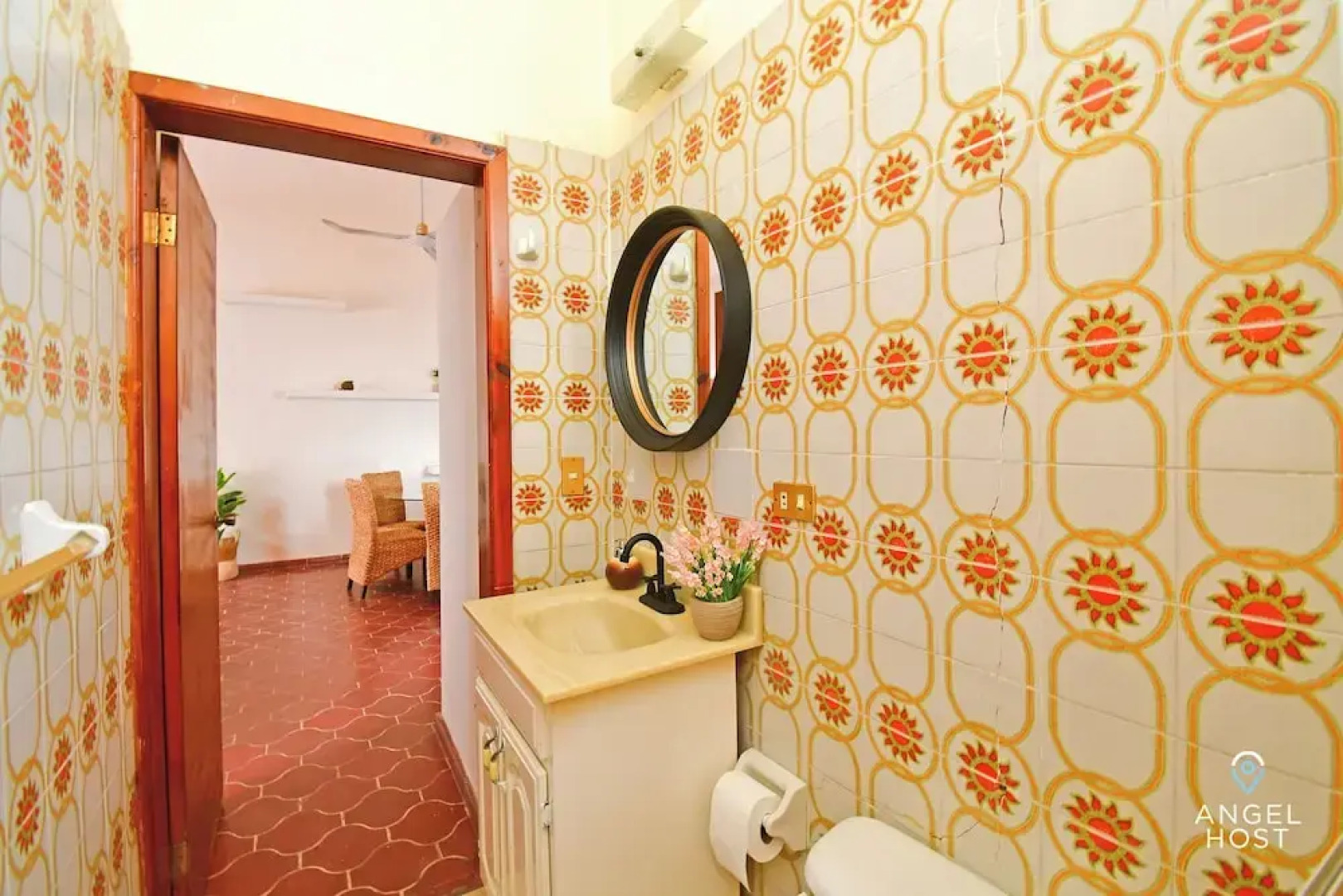 Colorful Zen APTs 2 Blocks to the Beach