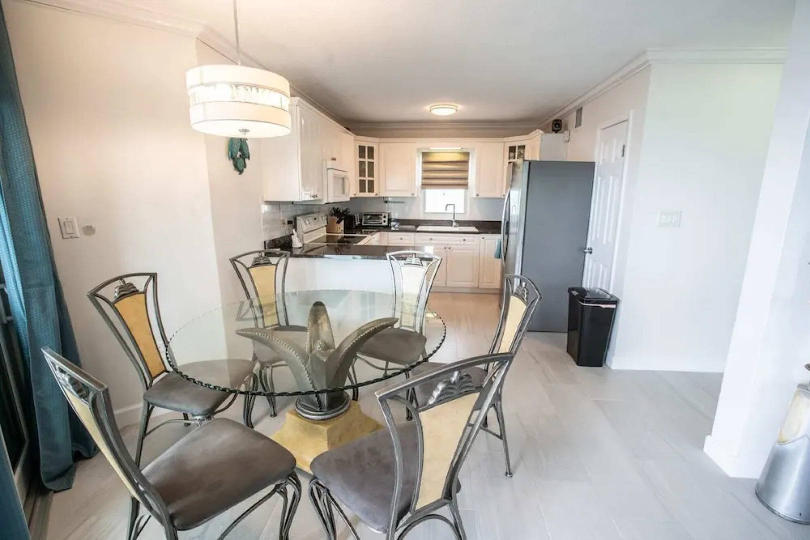 Enjoy Sunsets at Fully Equipped Condo at the Beach