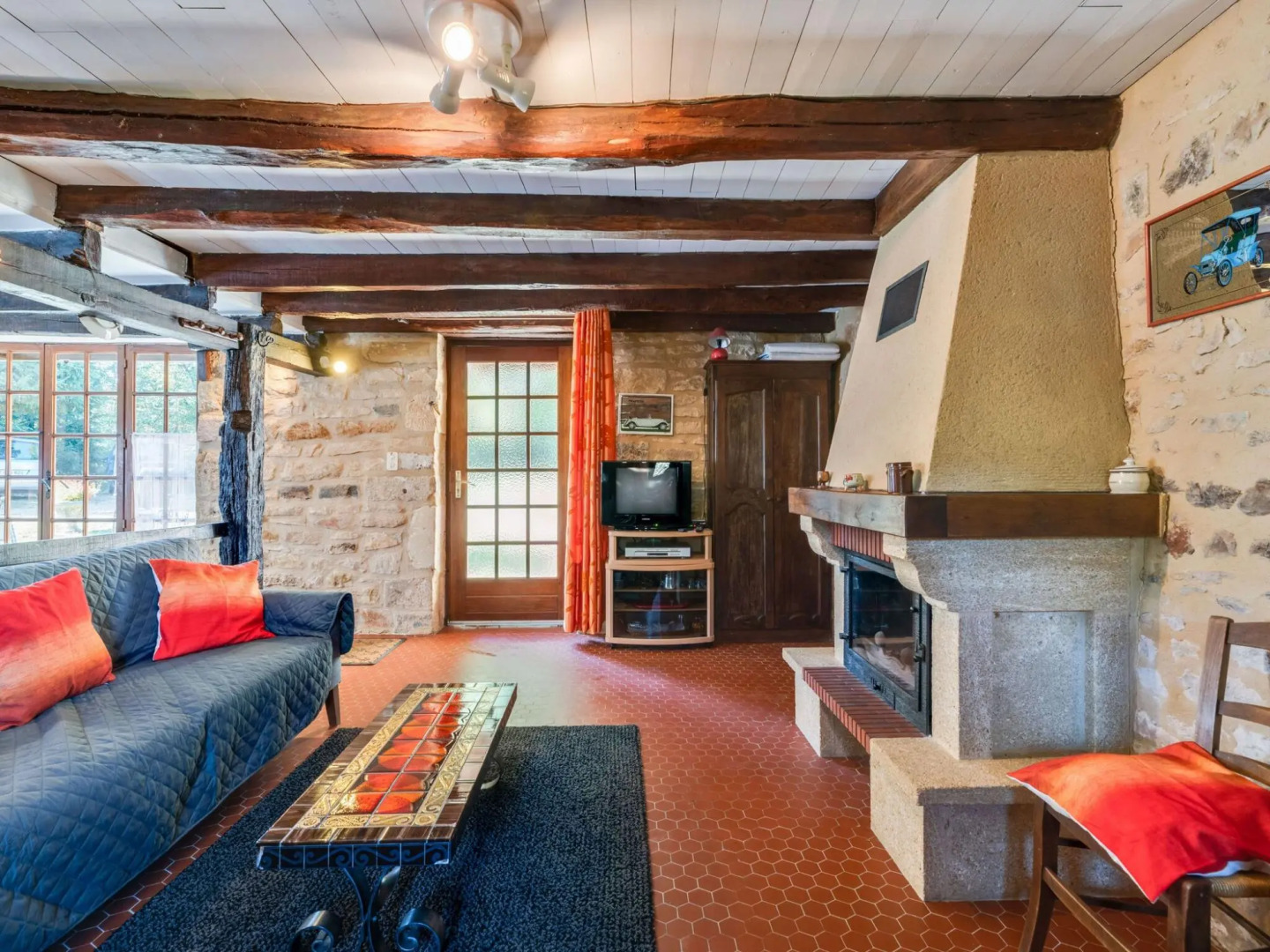 Luring Home in Villefrenchanche du Périgord with Garden