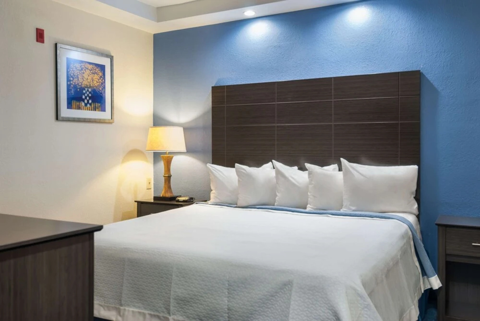 White Lake Inn & Tavern