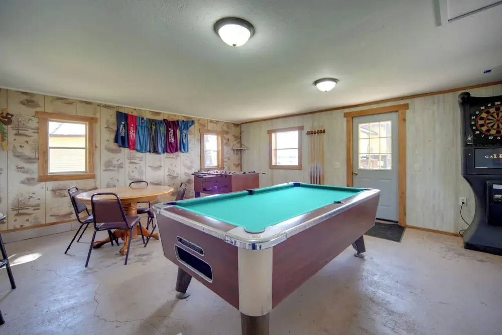 Convenient Cabin w/ Access to 3 Boat Docks!