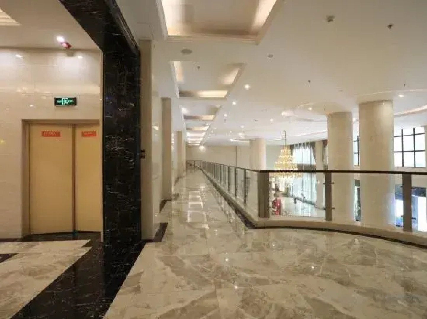 Bi Shui Lan Tian Grand Hotel