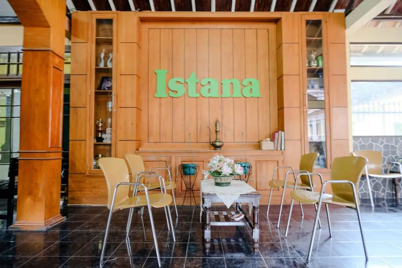 Hotel Istana Family by OYO Rooms