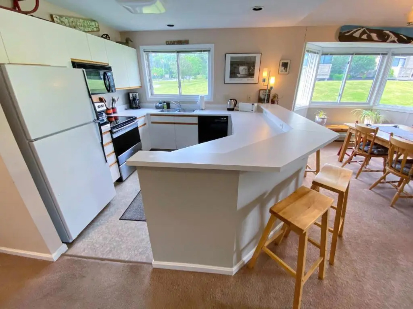 F4 Warm Fairway Village Townhome mountain views and large lawn So much to do