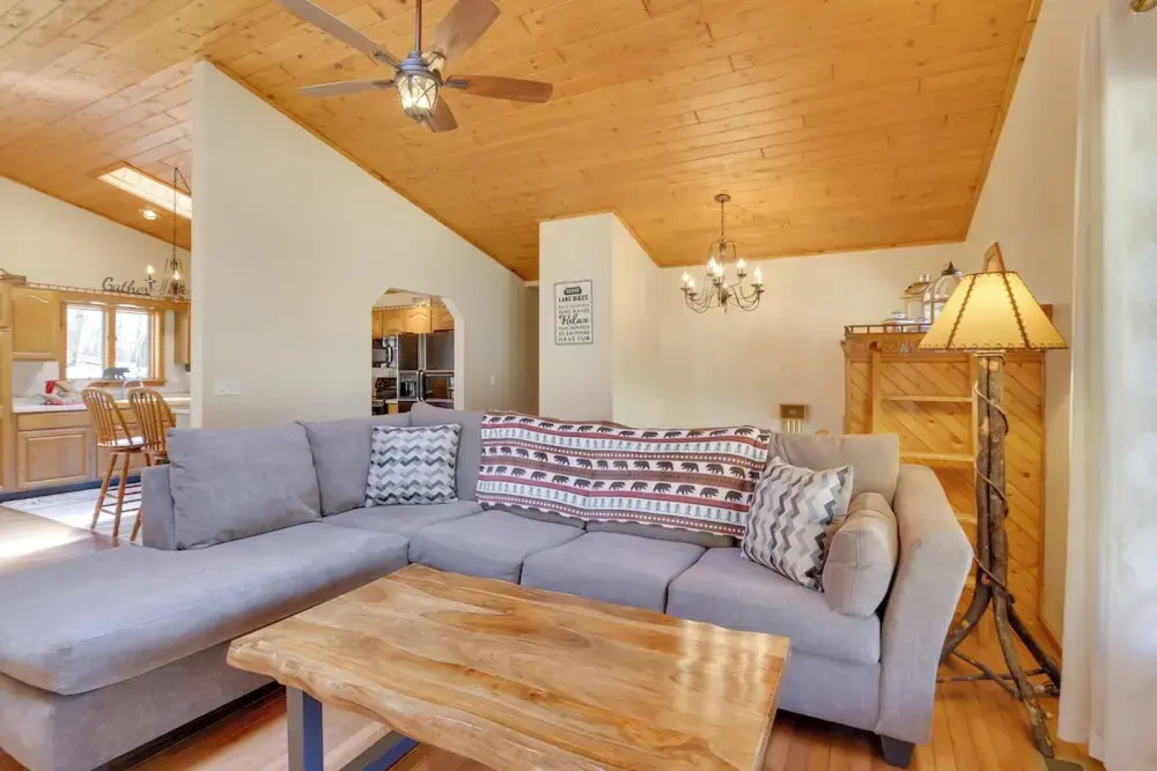 Lovely Terra Alta Cabin < 1 Mi to Alpine Lake