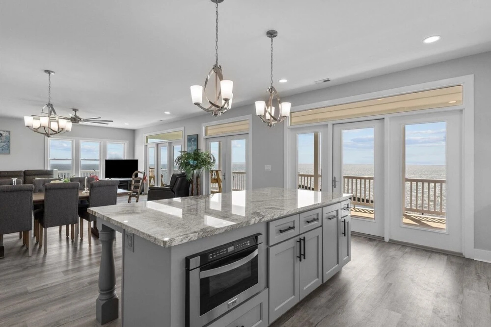 Lookout Harbor 7 Bedroom Home by RedAwning