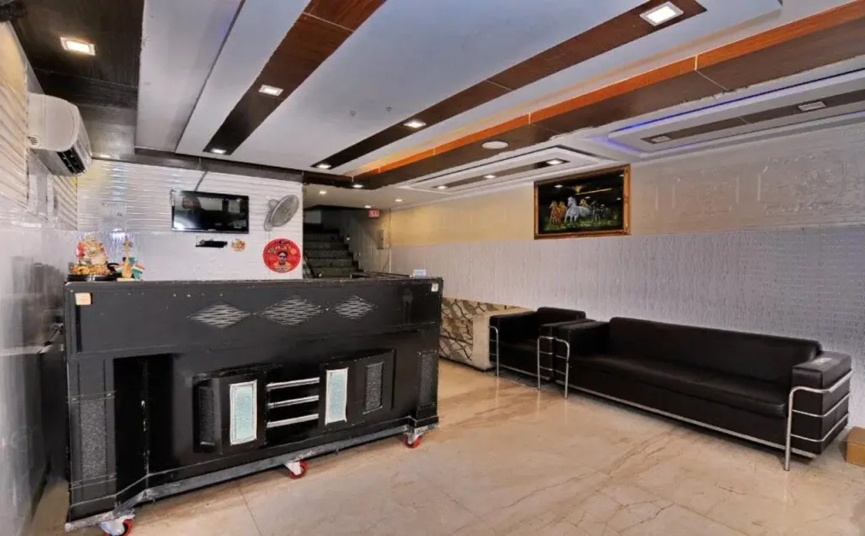 RB Grand Residency by OYO Rooms