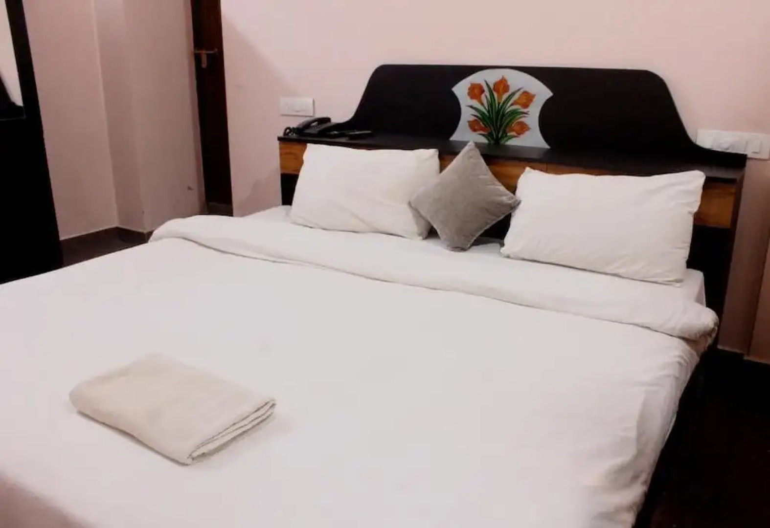 Adona Residency - Hostel