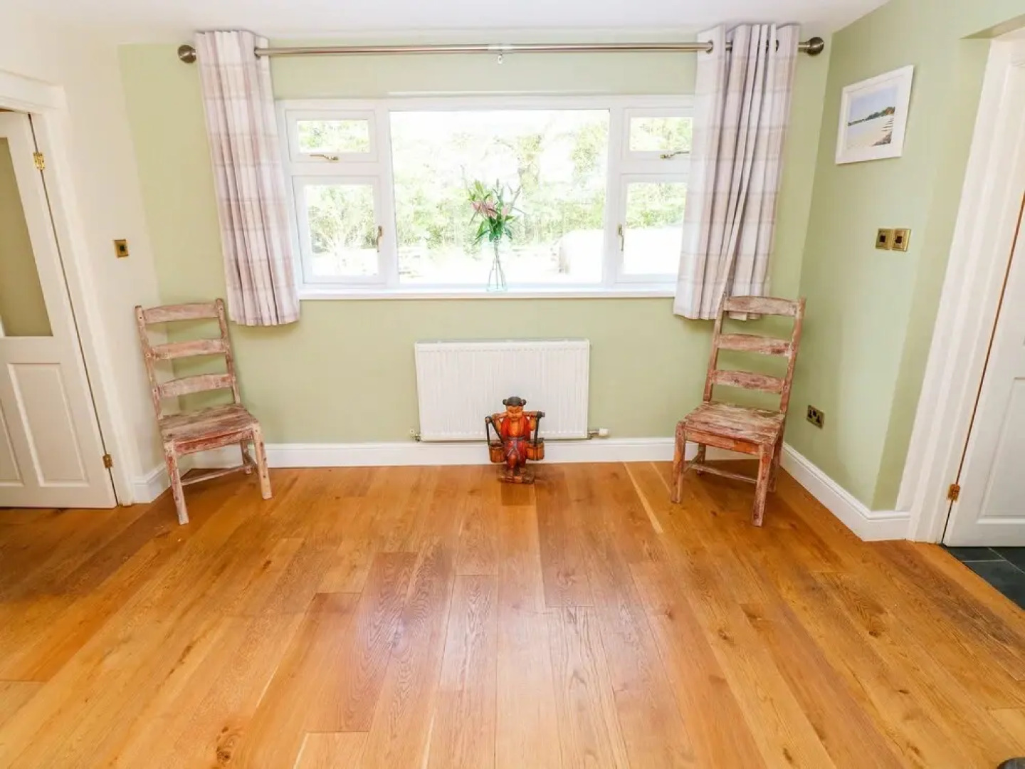 1 Homecroft Bungalows