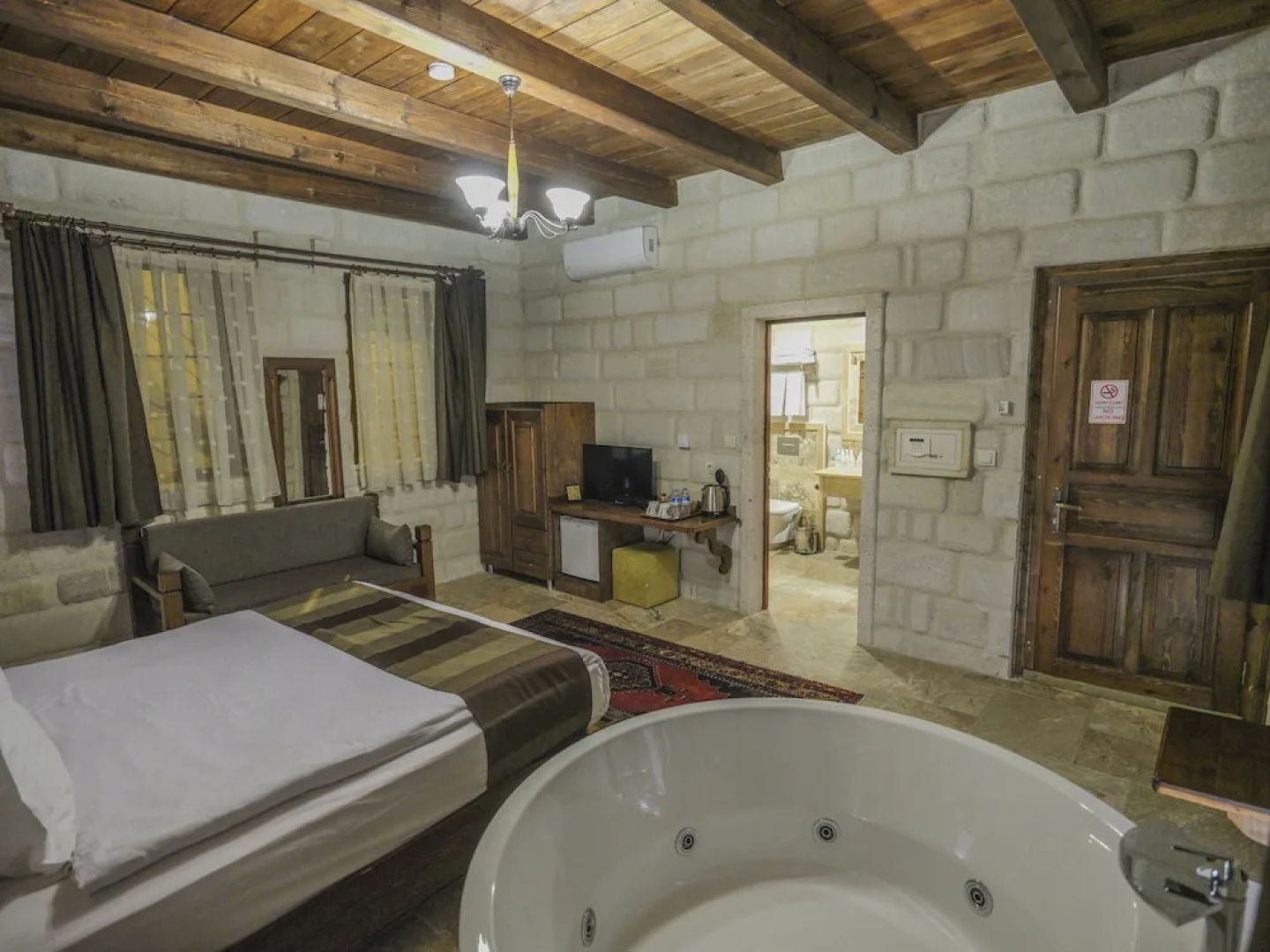 Zara Cave Hotel +10