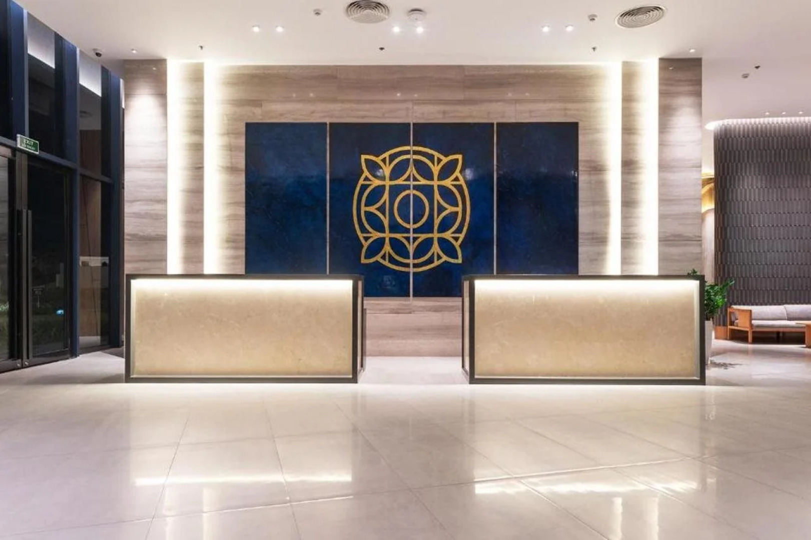 Курортный отель The Empyrean Cam Ranh Beach Resort