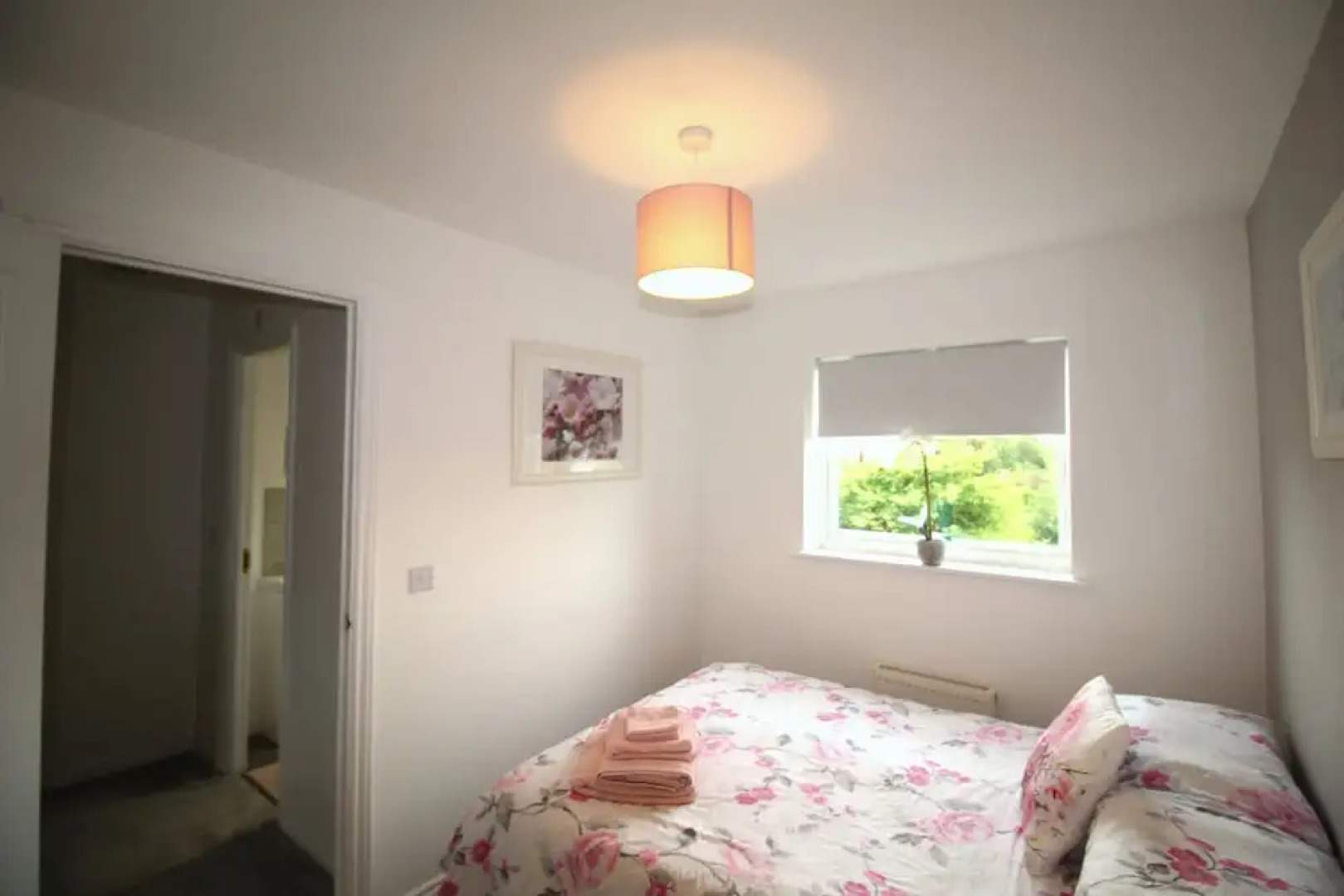 2 Bed House - Large Garden - Fully Refurbished