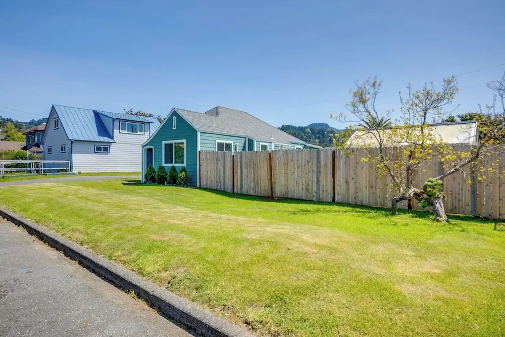 Walk to Gold Beach: Charming Cottage w/ Yard!