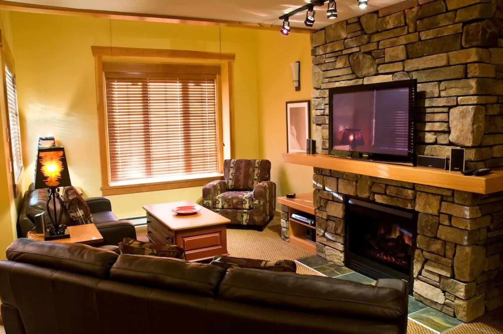 Pinnacle Ridge Chalets by Fernie Lodging Co