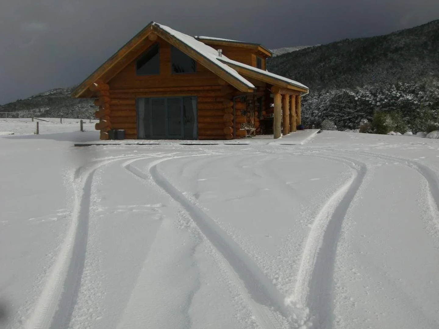 The Hollows Luxury Log Cabin