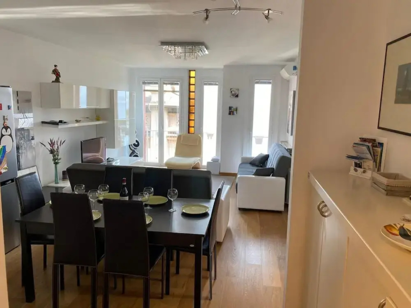 Elizaveta Apartment With Lake View and Terrace