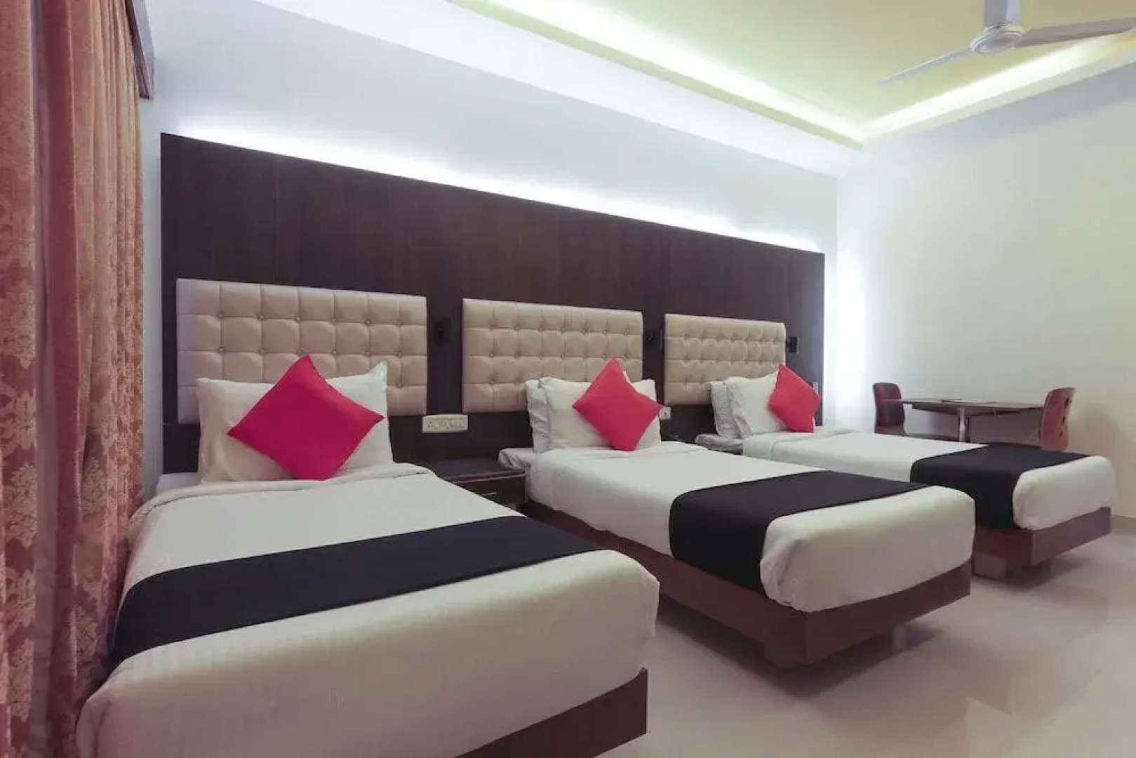 Hotel Saravana Bhavan by OYO Rooms