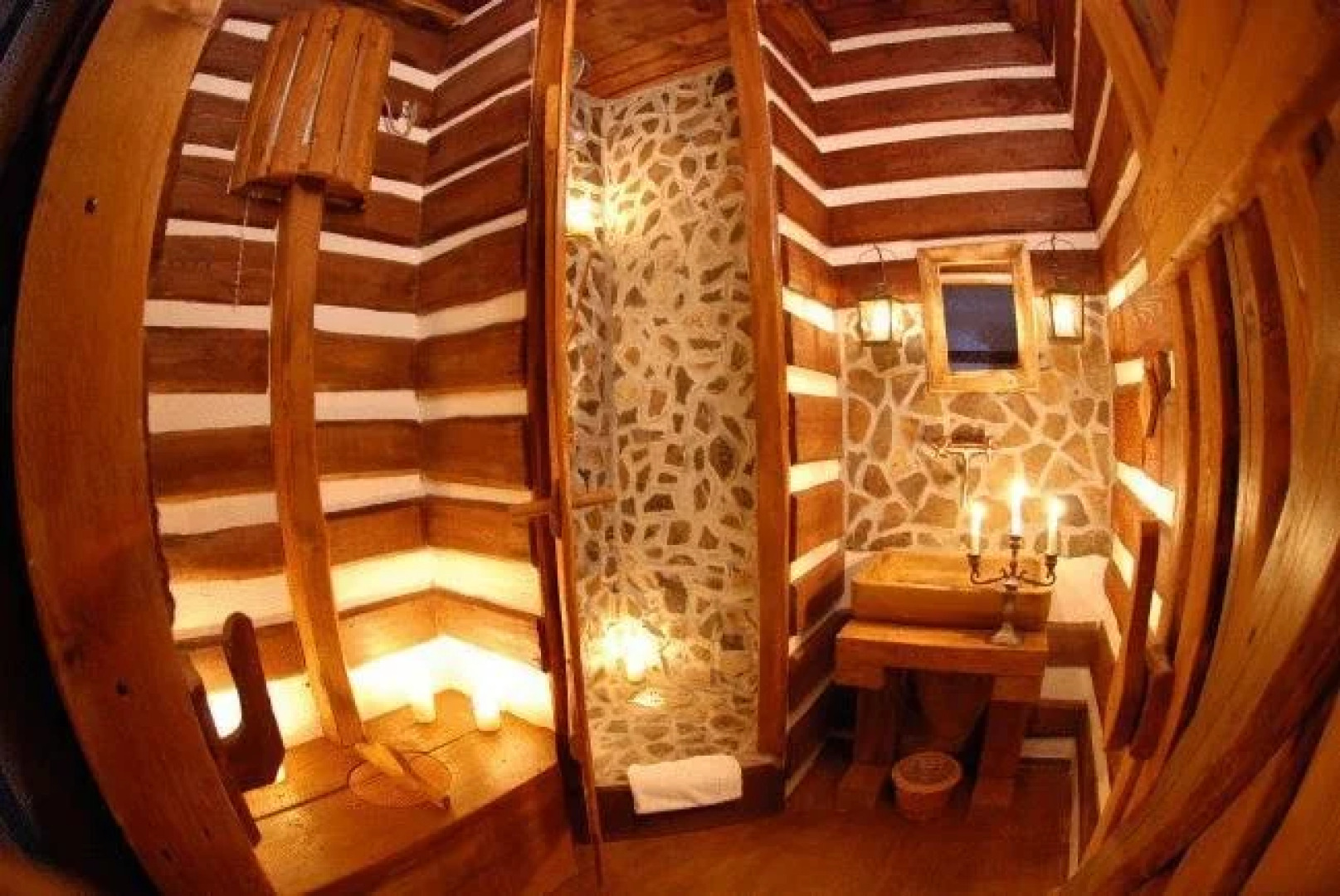 Stredoveky Hotel Detenice