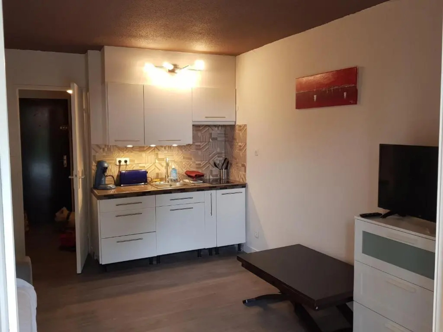 Studio confortable au calme proche du port et de la plage grande terrasse et parking résidence le Grand Large