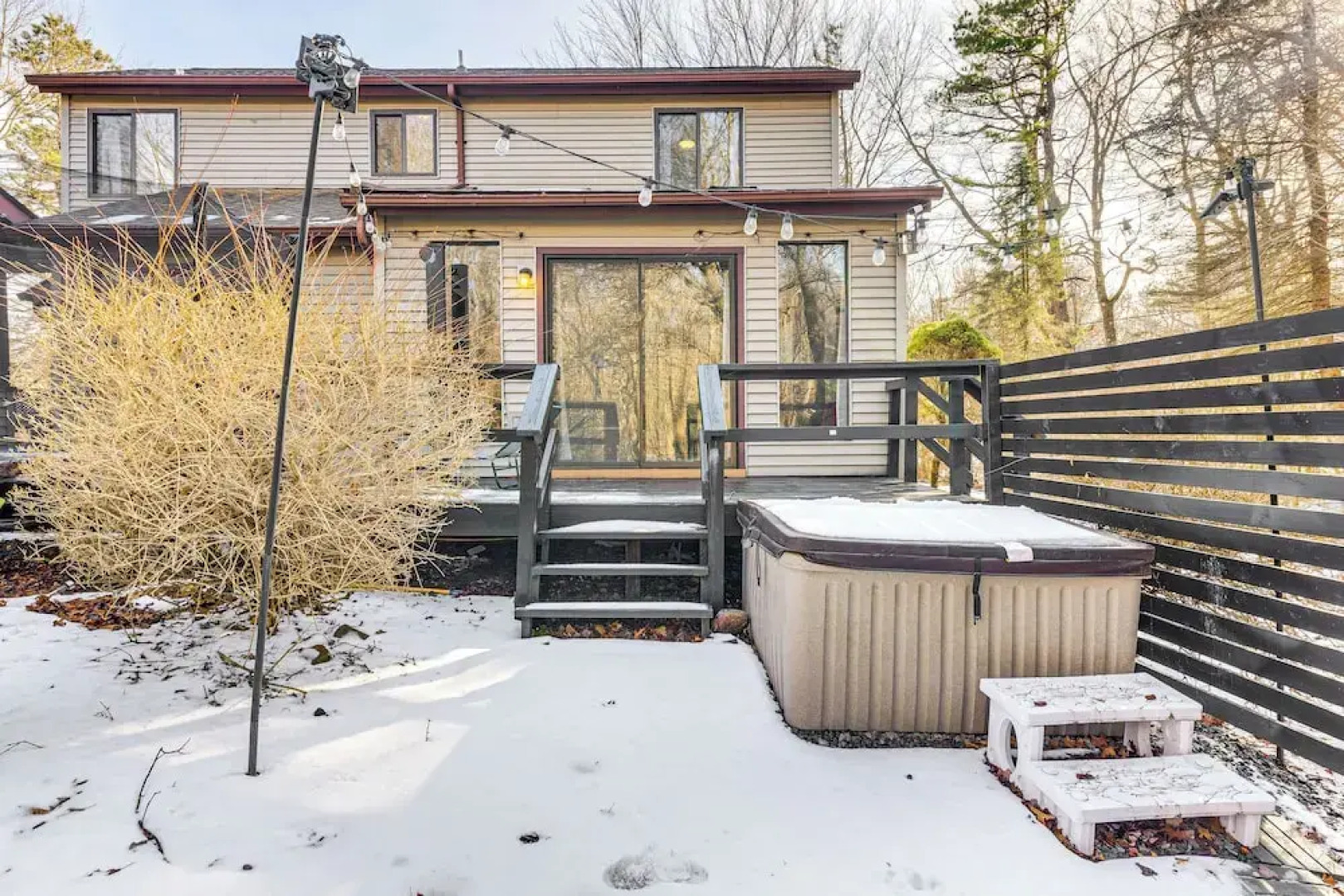 Hot Tub & Game Room: Long Pond Getaway!