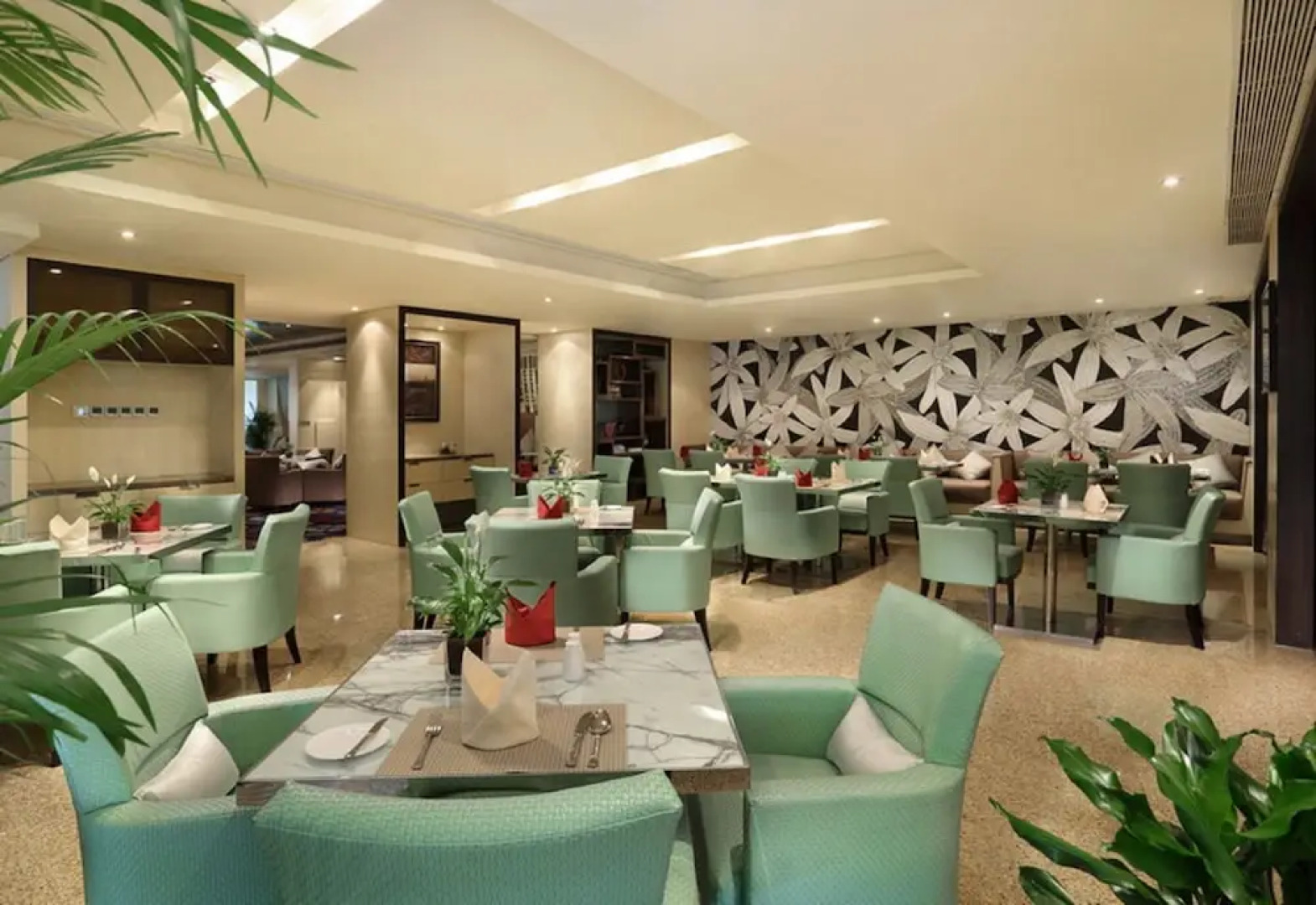 Lee Garden Service Apartment