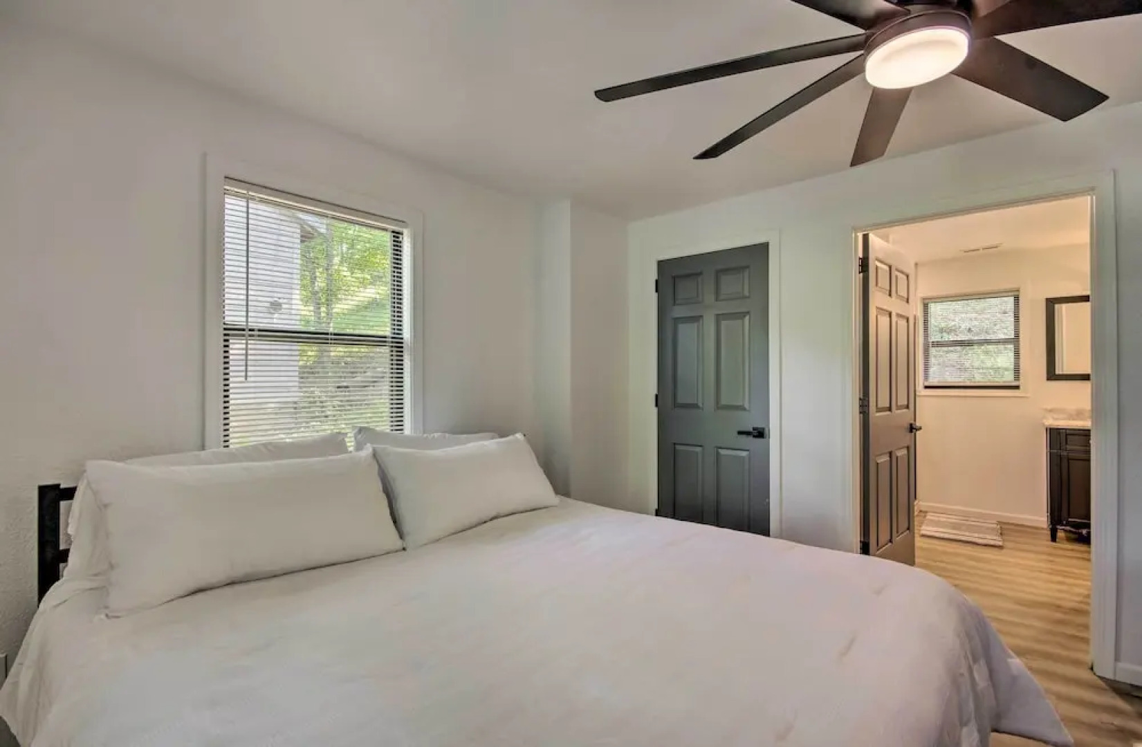 Waterfront Escape: Ozarks Home + Guest House!