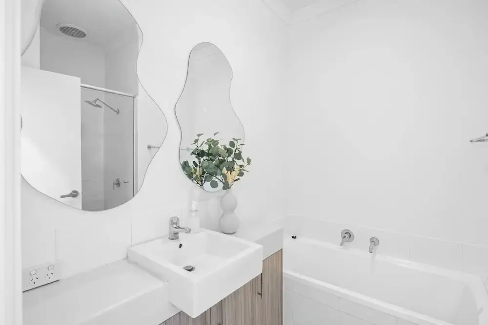 Best Location Armadale Sleeps 6