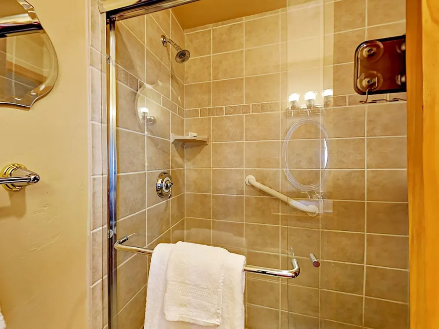 2BR w/ Hot Tub, Pool & Free Shuttle