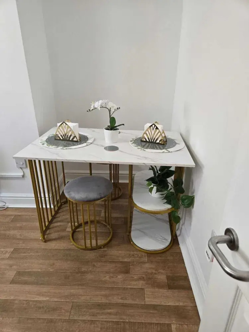 Luxury Stylish Charming City Apartment With Private Entrance in Wolverhampton