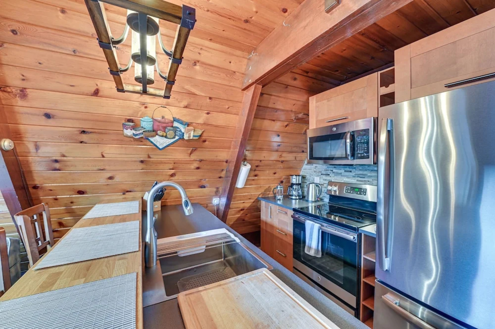 Walk to Ski Lift! Charming Hunter A-frame