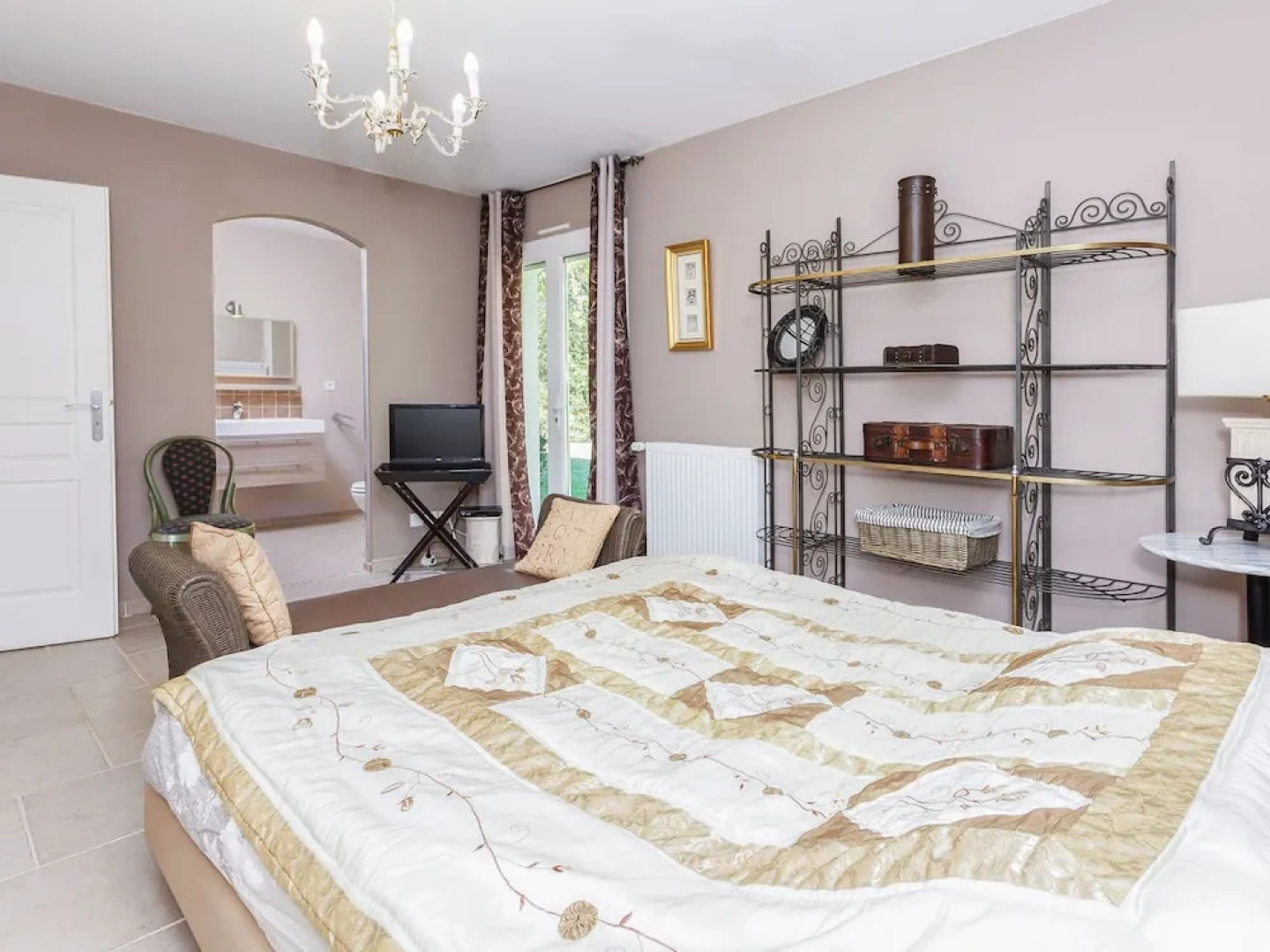 Luxury Villa in Cazals with Swimming Pool