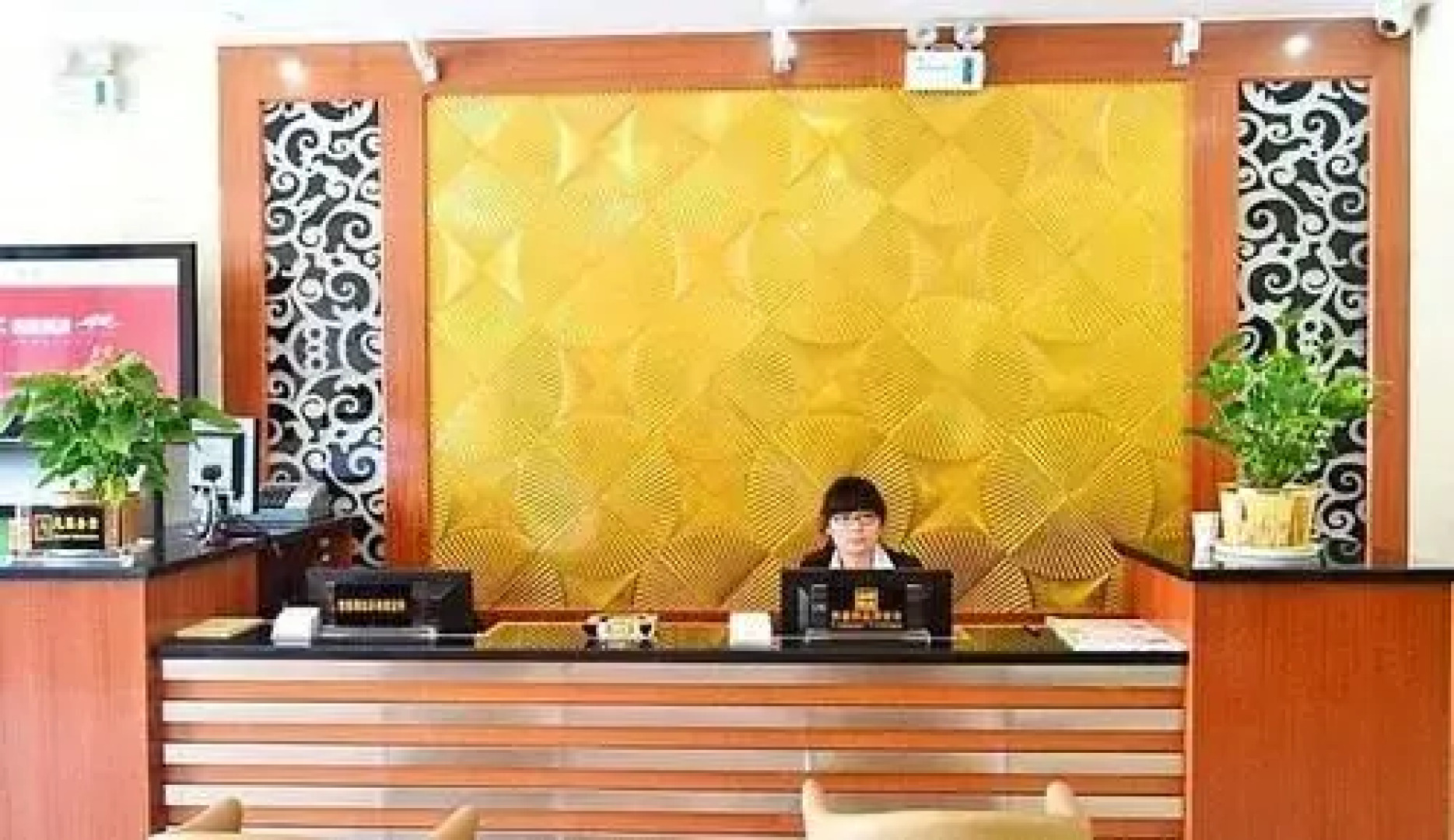 Tiandirenhe Business Hotel