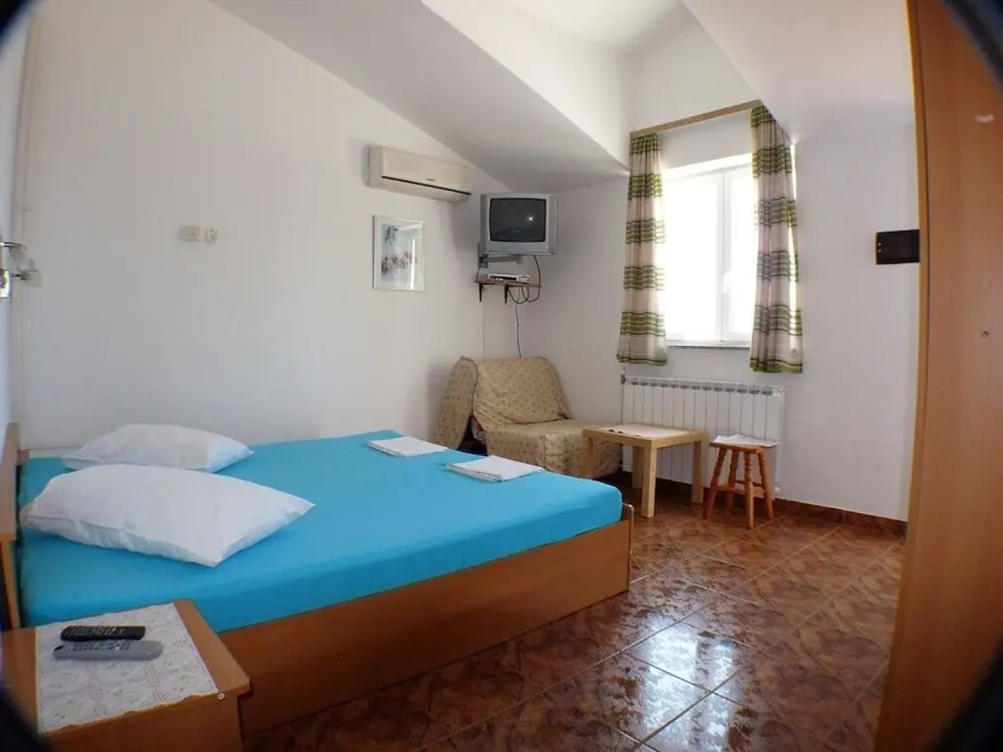 Hotel Hilde Yellow House