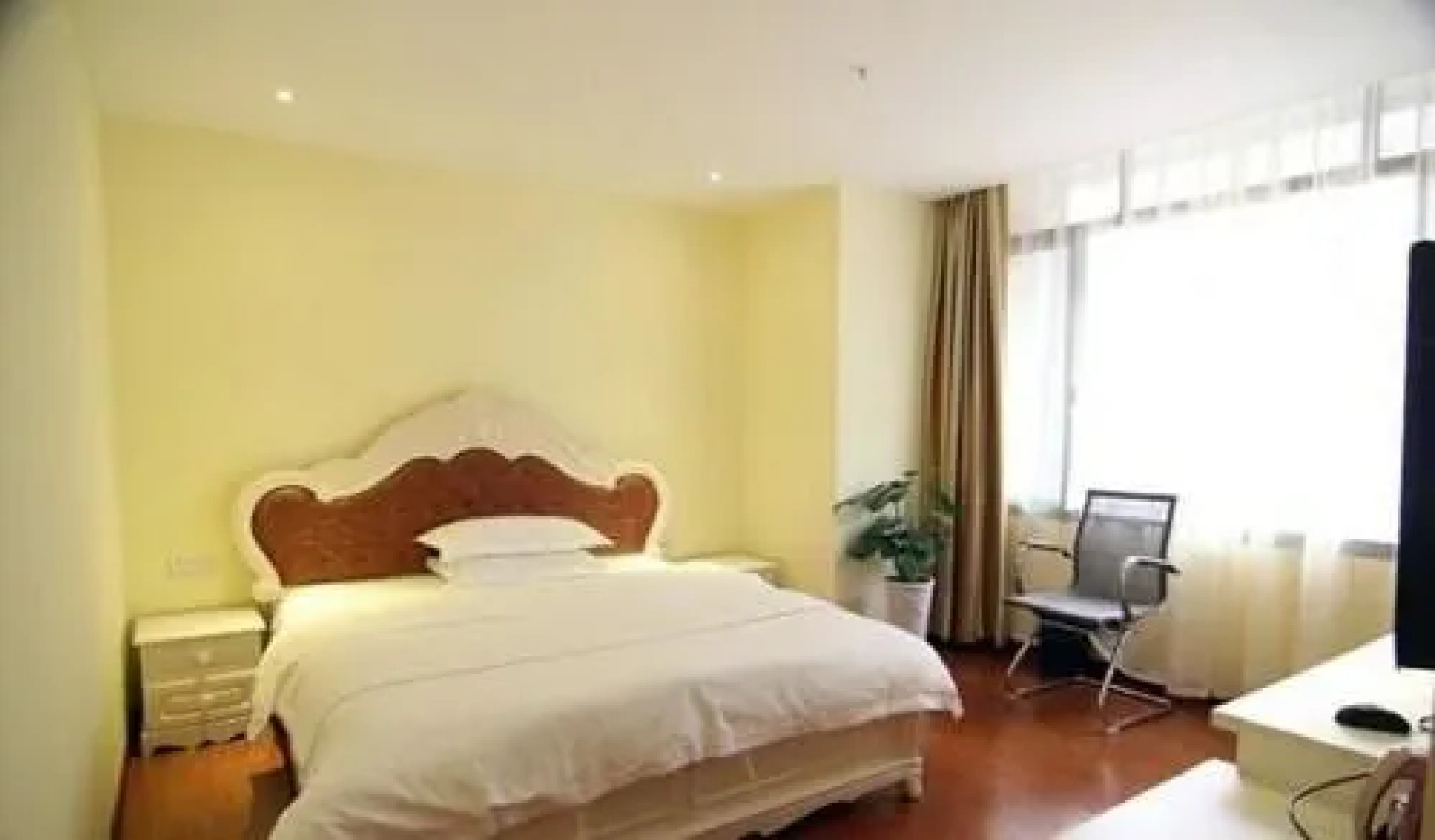 Golden Pillar Business Hotel