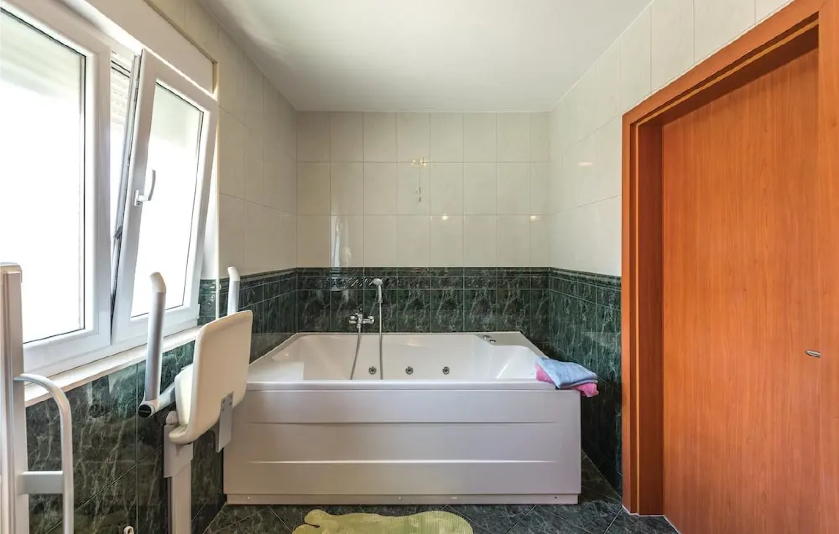 Awesome Home in Makarska With Wifi and 1 Bedrooms