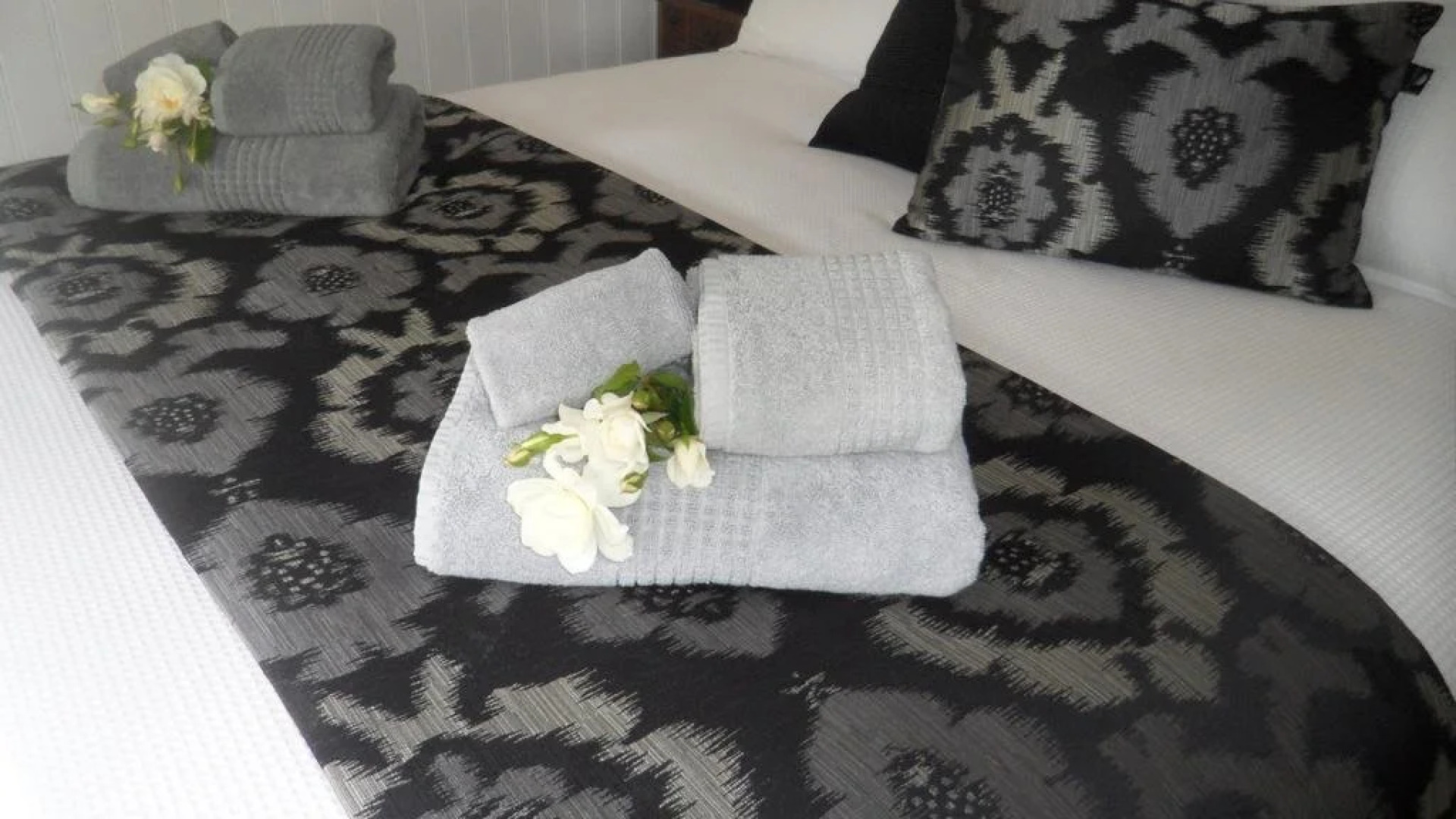 Creek Cottage Bed And Breakfast