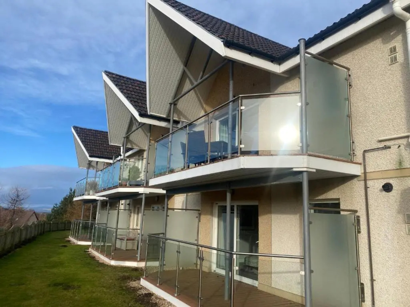 The Duplex Nairn- Spacious 3 Bedroom with sunny balcony