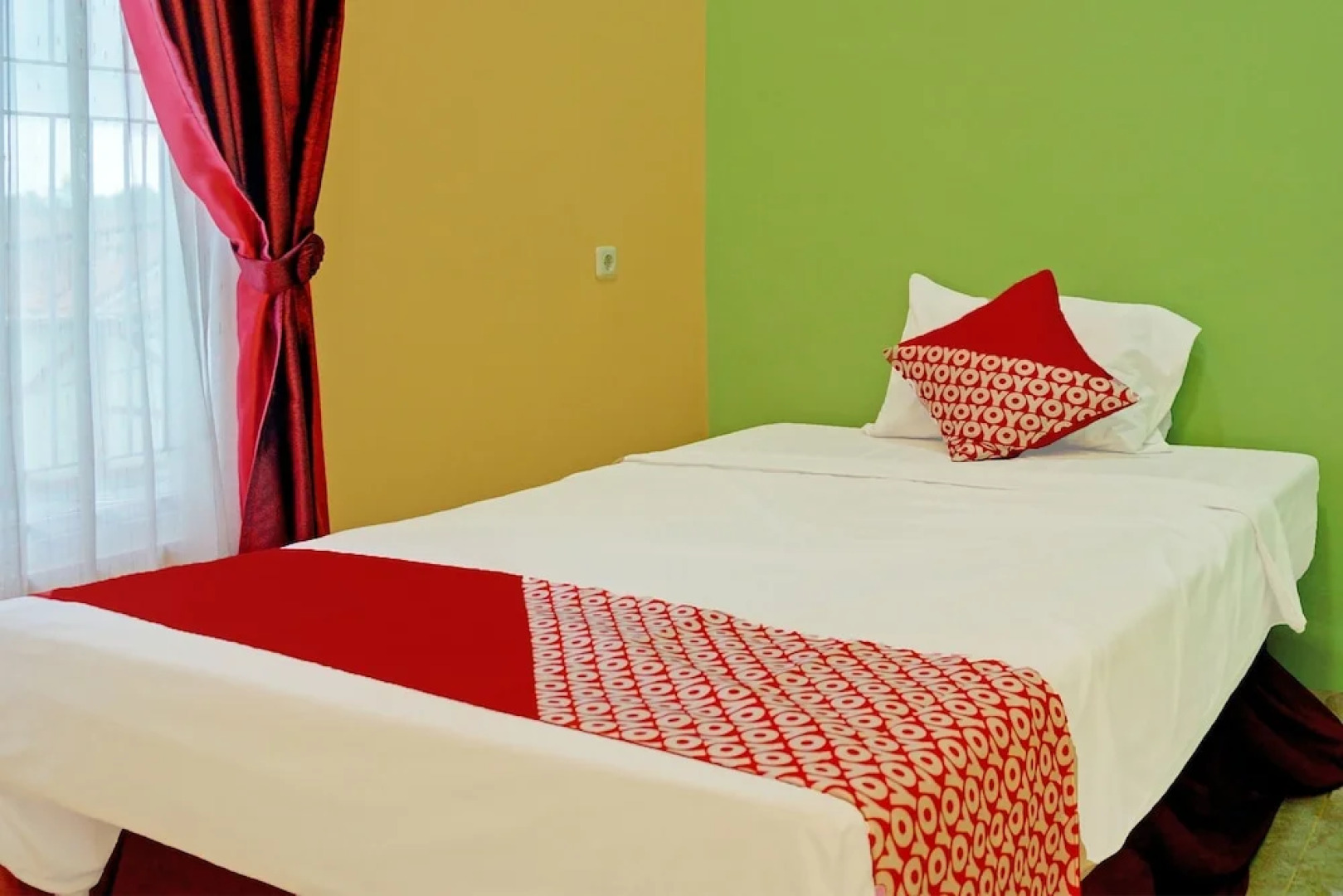 OYO 92293  Pahala Syariah Residence