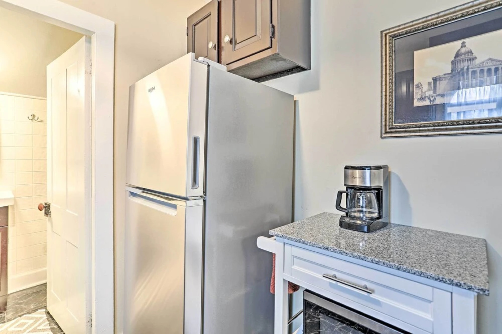 Pet-friendly Apt in 1850's Victorian Mansion!