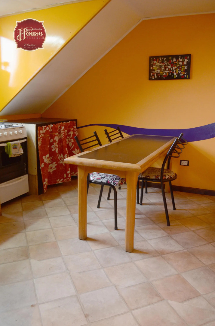 The House Hostel Resto & Bar Bariloche