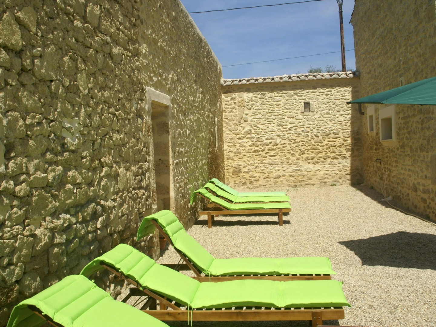 Beautiful holiday home with enclosed, private swimming pool near the village of Aubais.