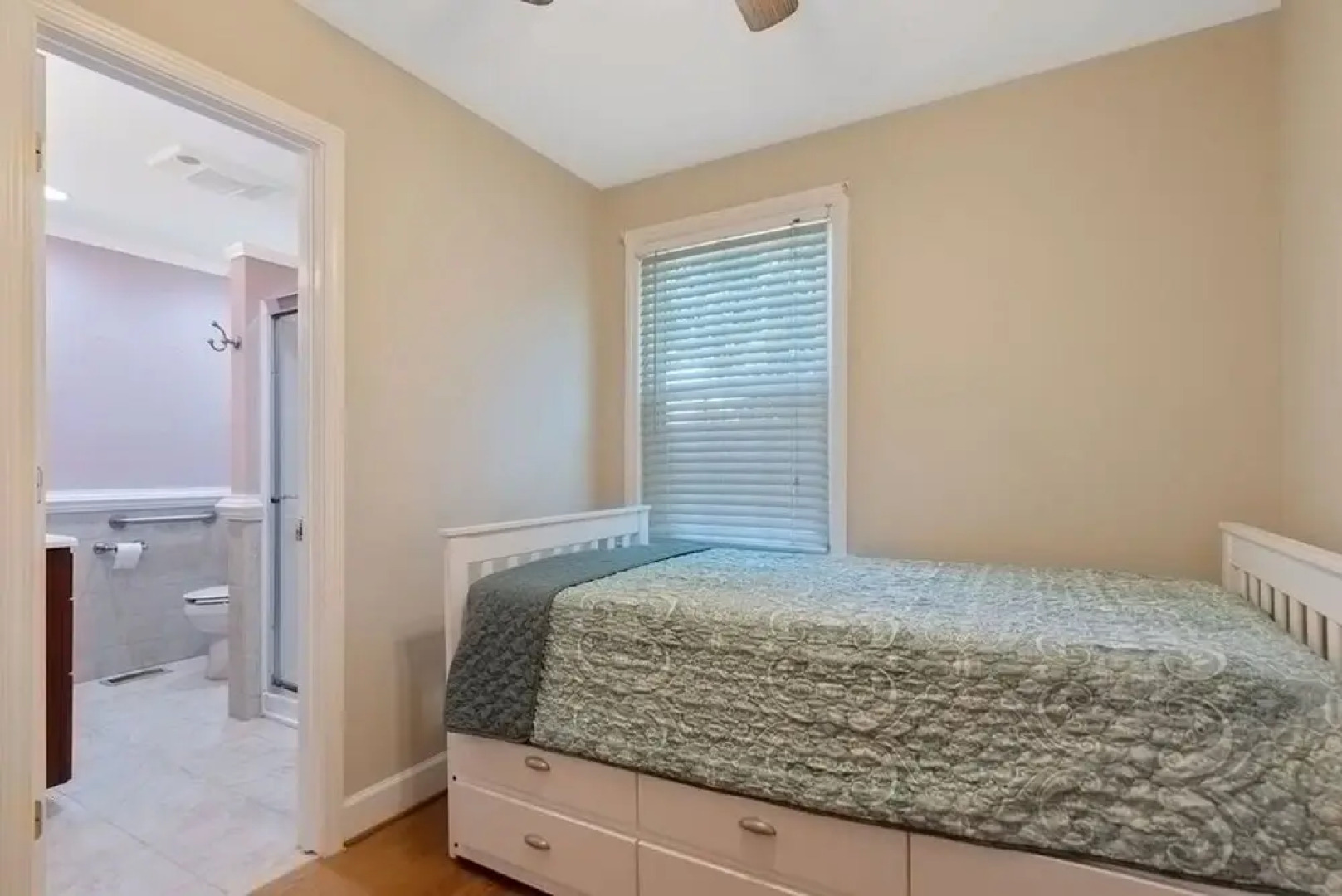 4BD Family Home King Bed Wi-fi Free Parking