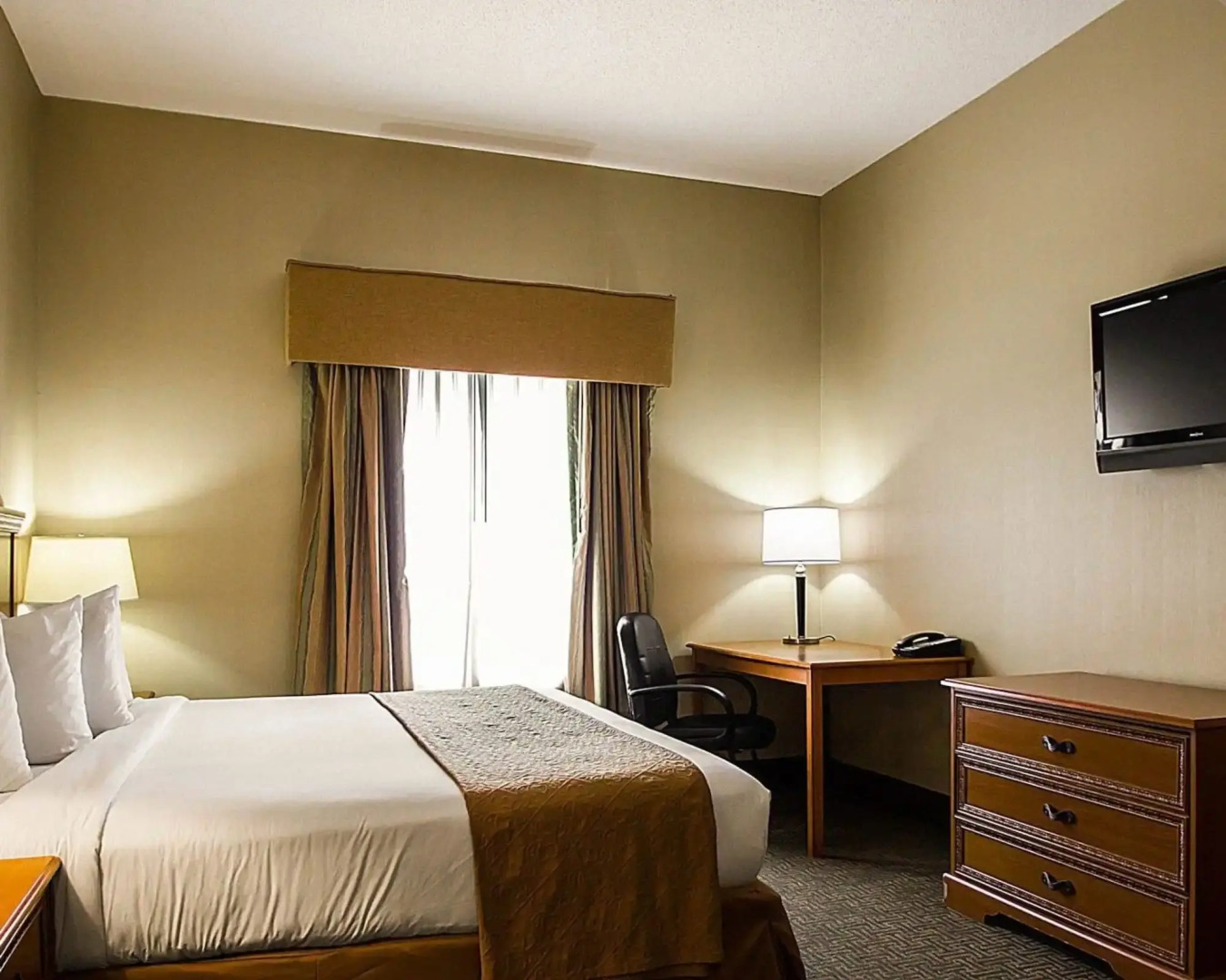 Quality Inn & Suites Fishkill South near I-84